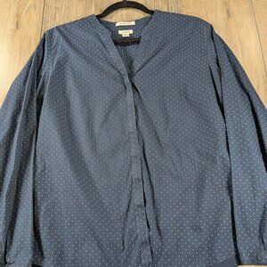 LL Bean Top Womens Medium Navy Blue Poka Dot Button Up Wrinkle Free Preppy